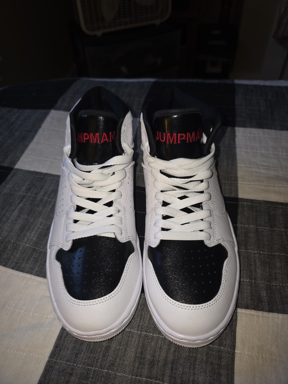 Jump Men’s White and Black Low-Top Sneakers